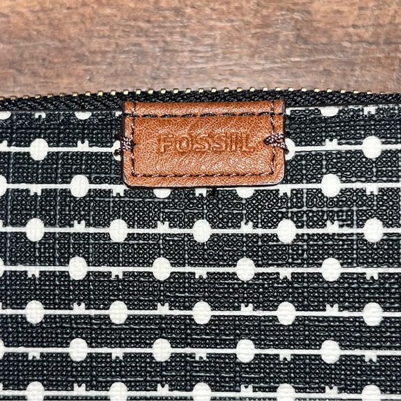 Fossil RFID Wristlet 👛 Like New! - Picture 6 of 14